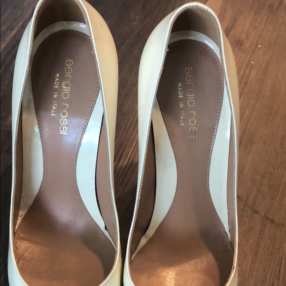 Sergio Rossi cream patent leather pumps - Picture 3 of 7